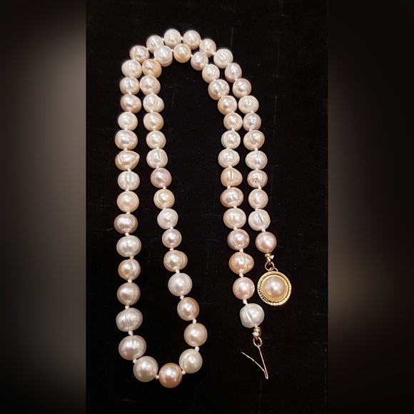 22" Genunine Pearls 8mm - Picture 2 of 4